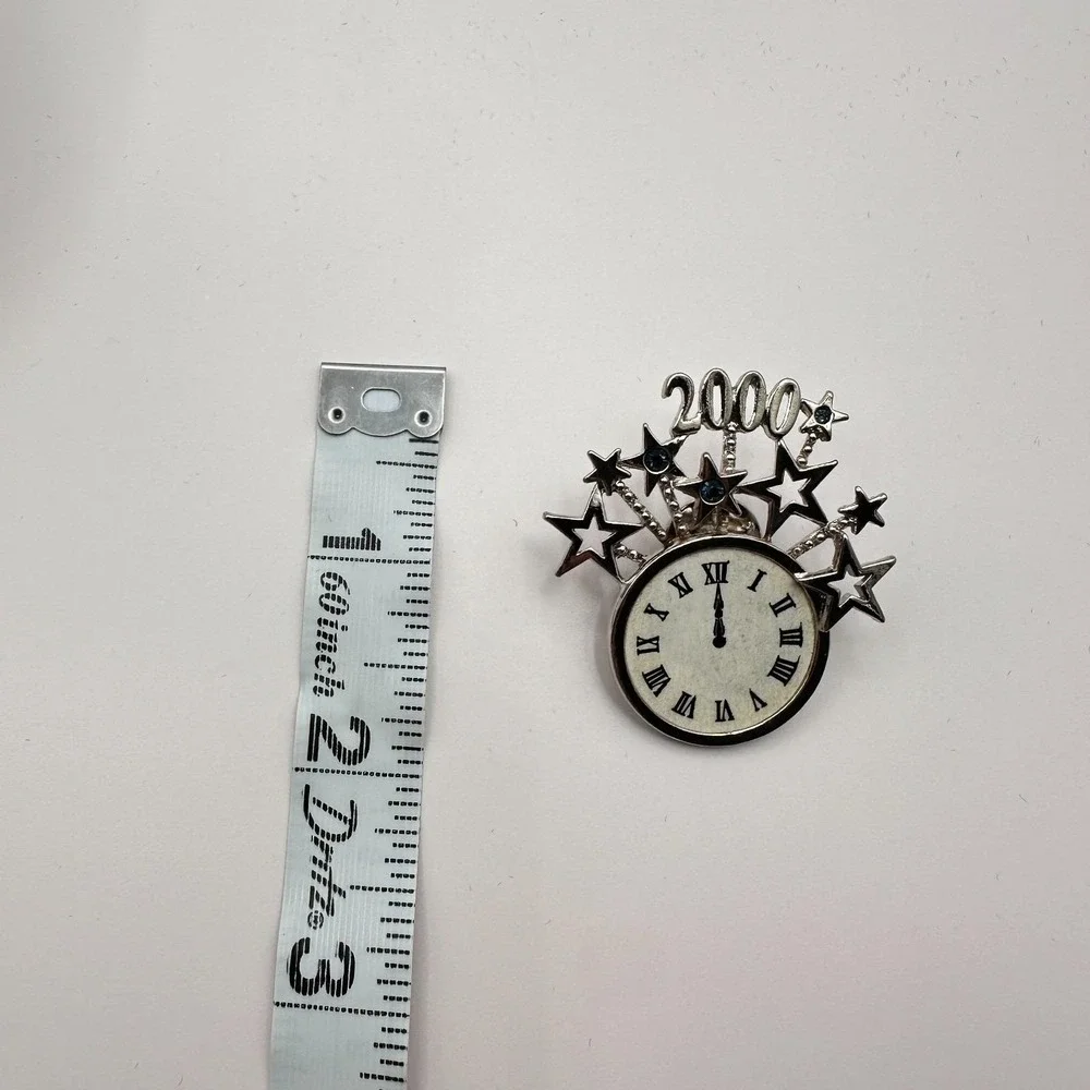 Vintage 90s‎ 2000 Millennium Clock Pin Brooch Silver Tone Shooting Star Jewelry